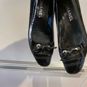 Chanel mini kitten heel comes with dust bags :)